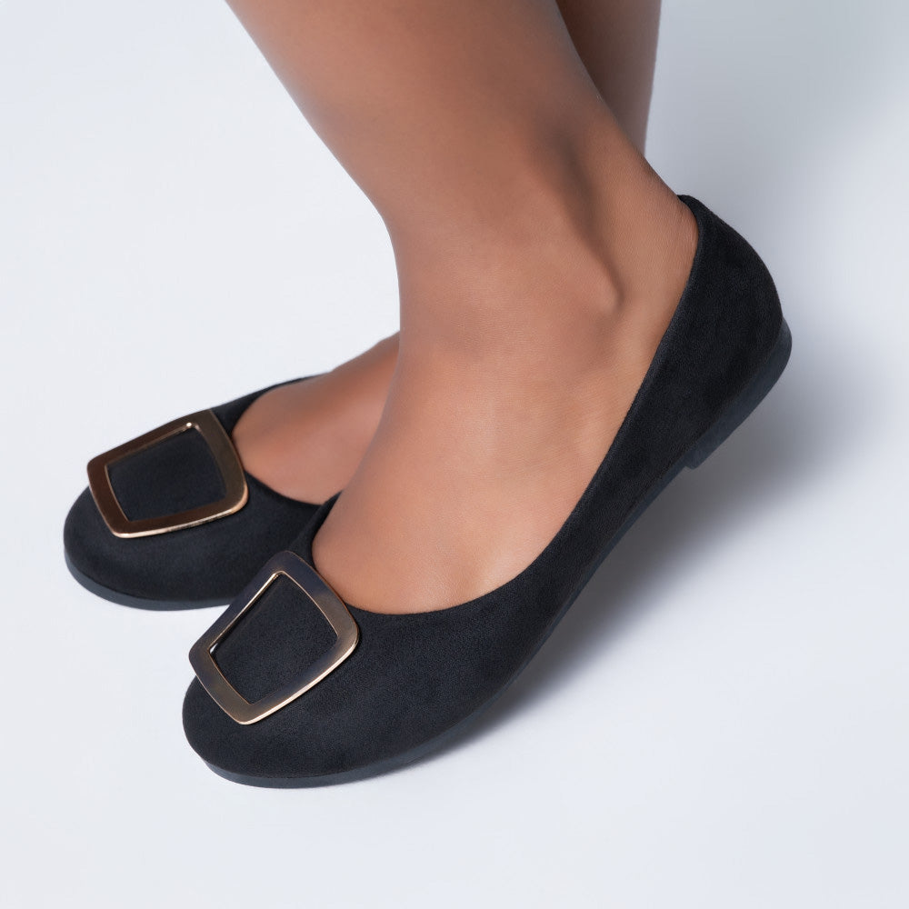 Black Round Toe Pump