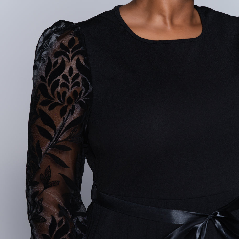 Plus Size Black Long Sleeve Pleated Dress