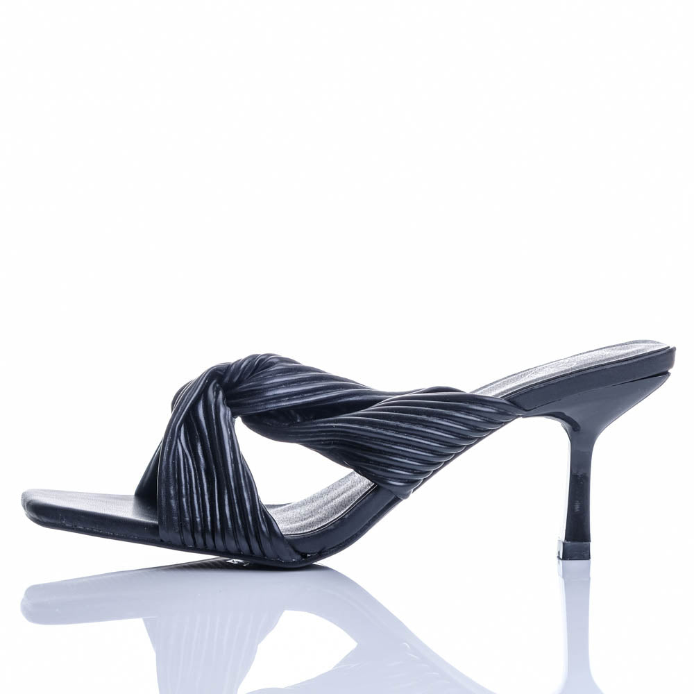 Black Twisted Pleated Heel