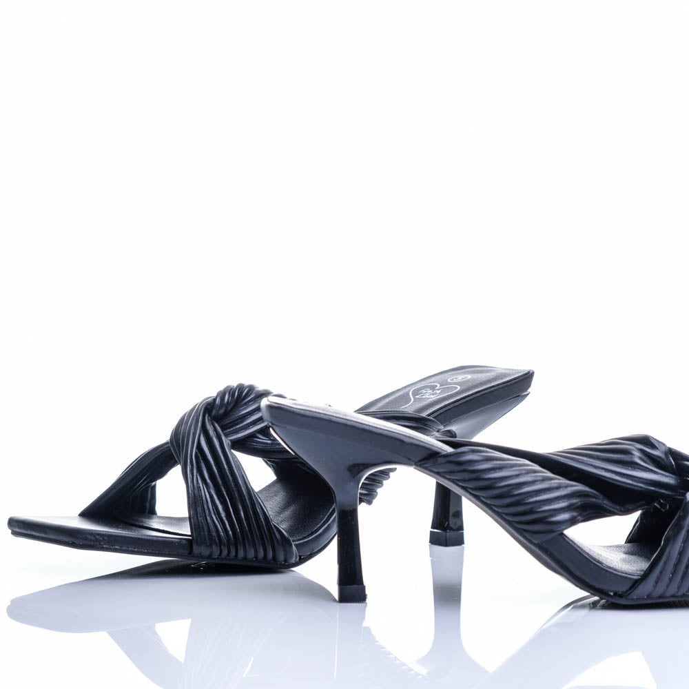 Black Twisted Pleated Heel